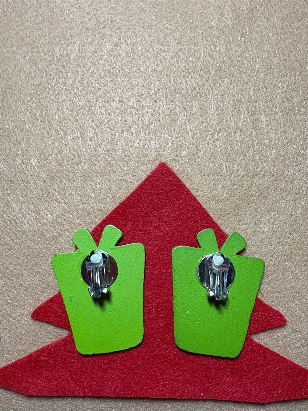 🎄Festive Green Gift Box Earrings! Clip on Earrings!